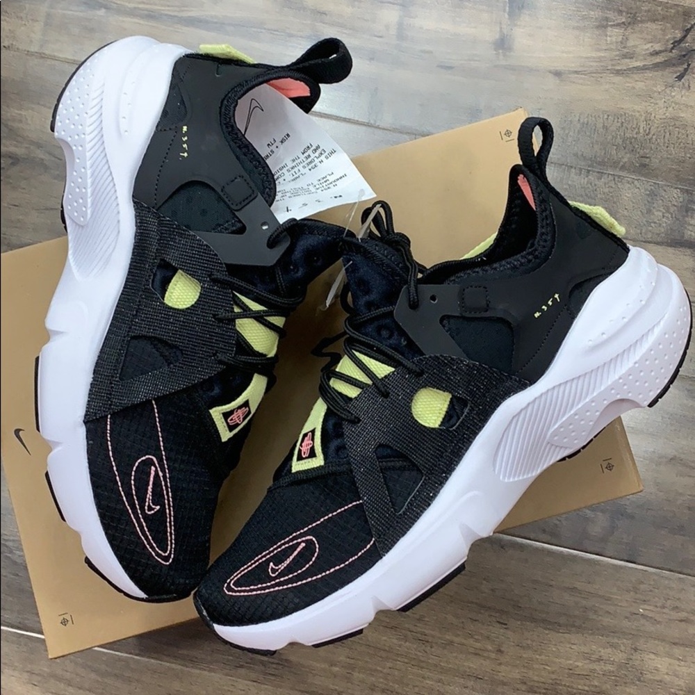 NIKE HUARACHE-TYPE black/pink TNT-black-zinnia - Picture 16 of 16